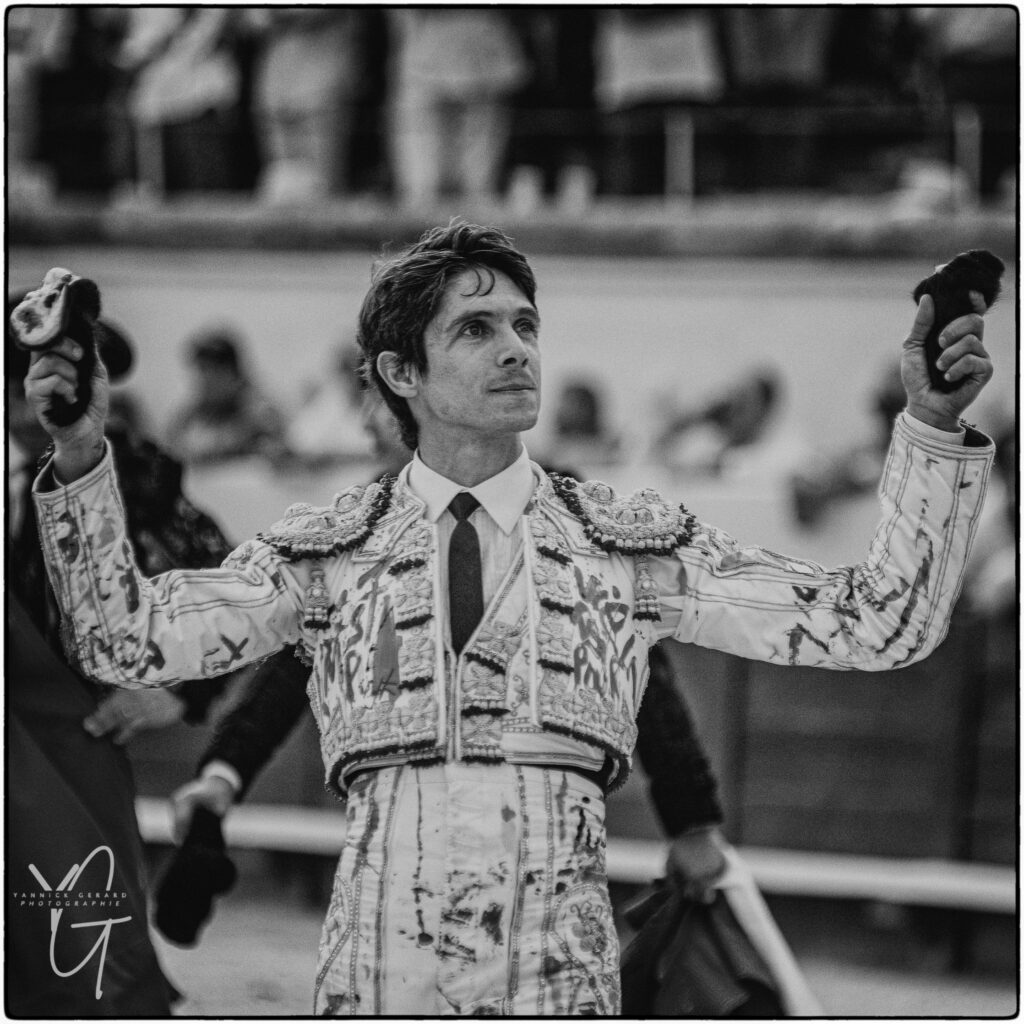 Le torero Sébastien Castella obtient 2 oreilles lors d'une corrida dans les arènes de Béziers.