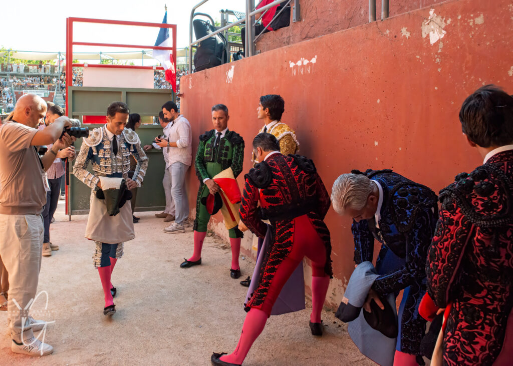scéance avec les photographes avant le début de la corrida de Vauvert
